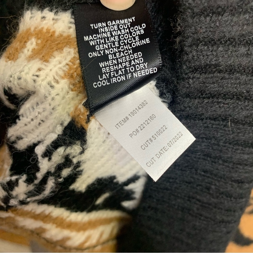 Torrid vegan cashmere leopard sweater 1X - Picture 5 of 12